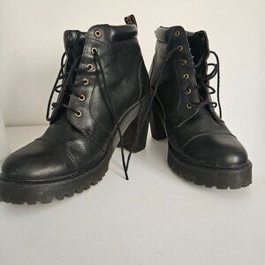 Dr. Martens Averil boots